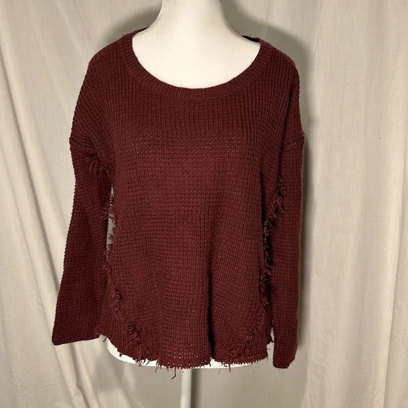 maroon fringy raw hem Coco + Jaimeson cold shoulder sweater size small - Picture 1 of 4